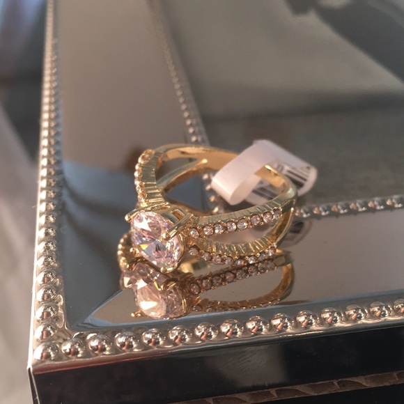 ❤️Gorgeous Gold Plated Ring With White CZ - Picture 5 of 5